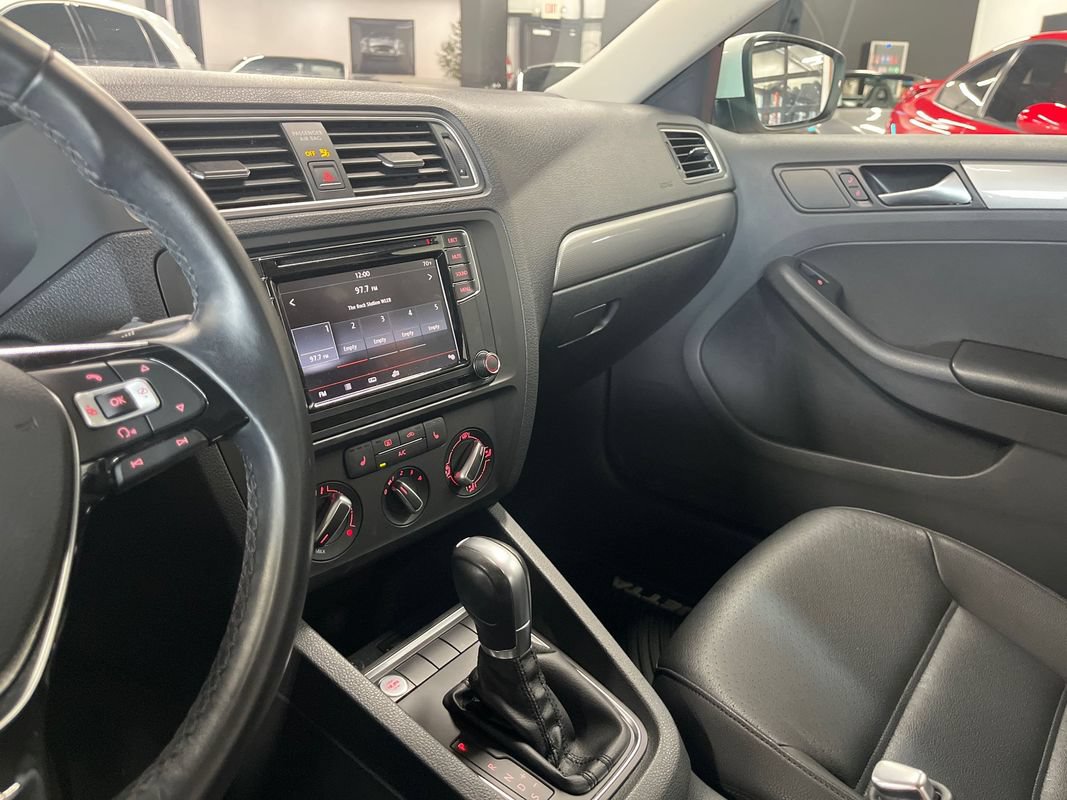 Used 2017 Volkswagen Jetta SE FWD image 38