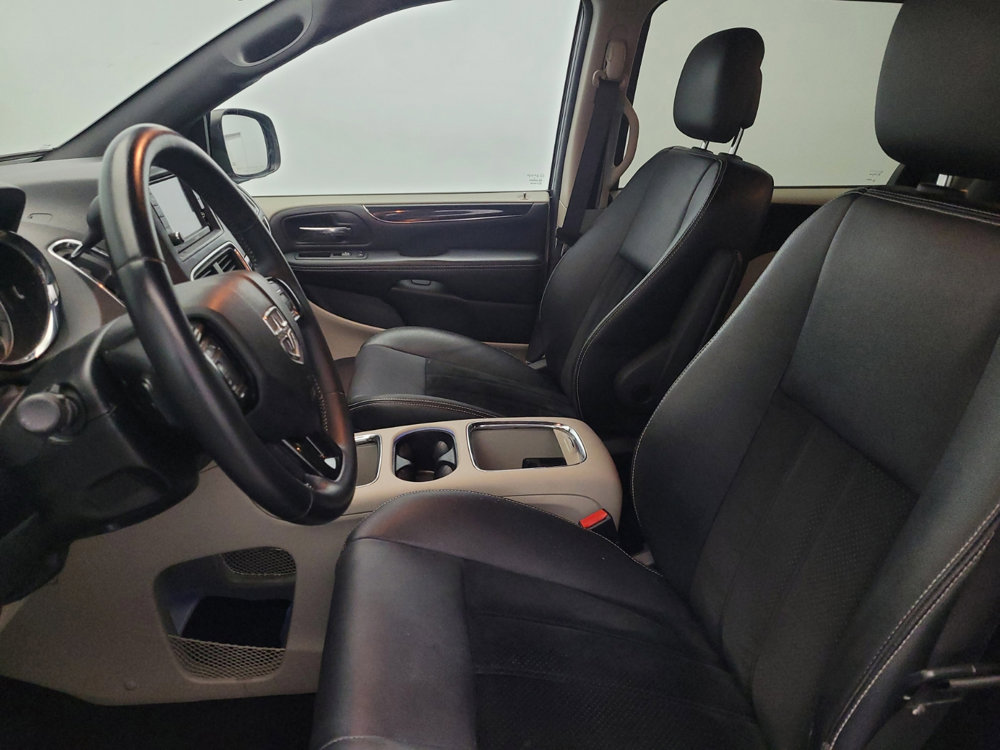 Used 2018 Dodge Grand Caravan SXT image 17