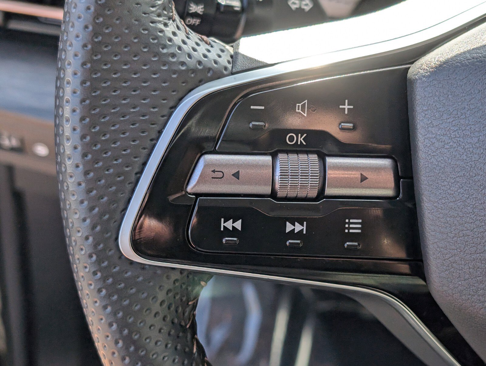 Certified 2024 Nissan Ariya AWD image 33