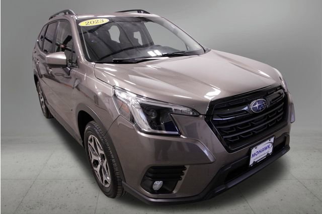 Used 2023 Subaru Forester Premium image 8