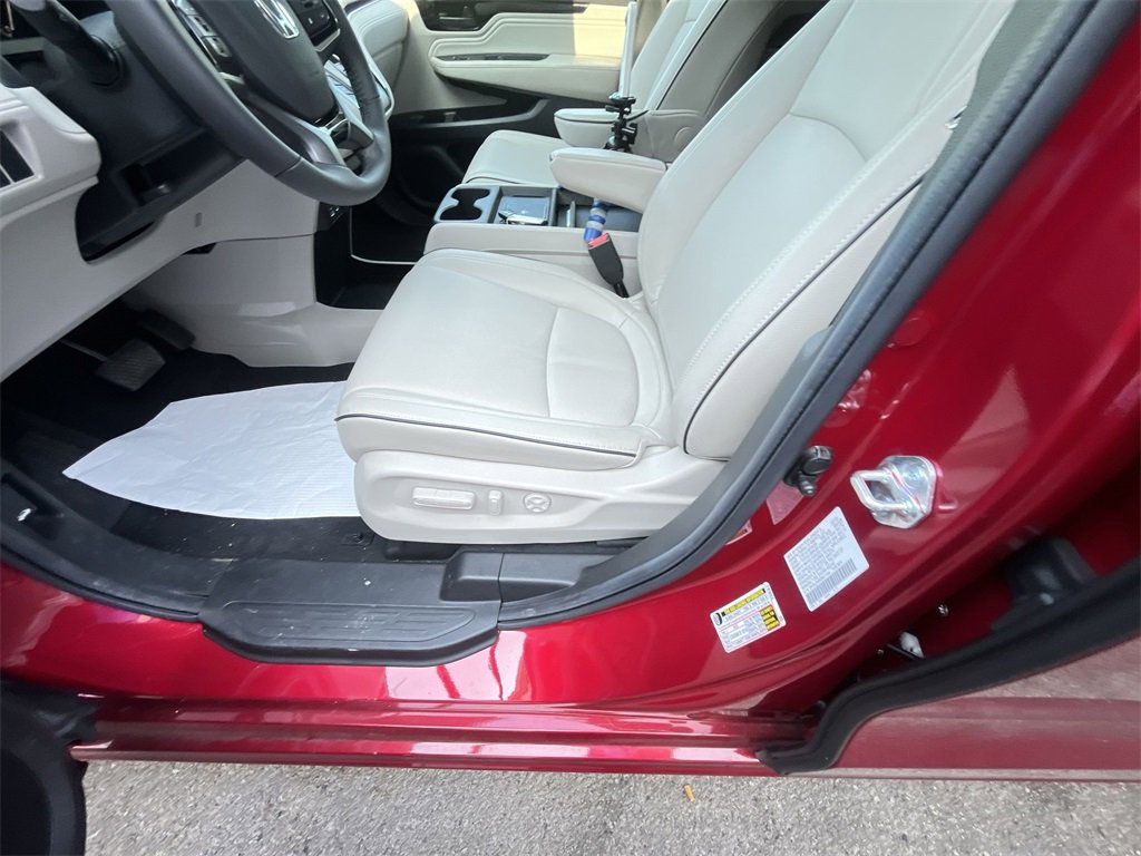 Used 2025 Honda Odyssey Touring image 12