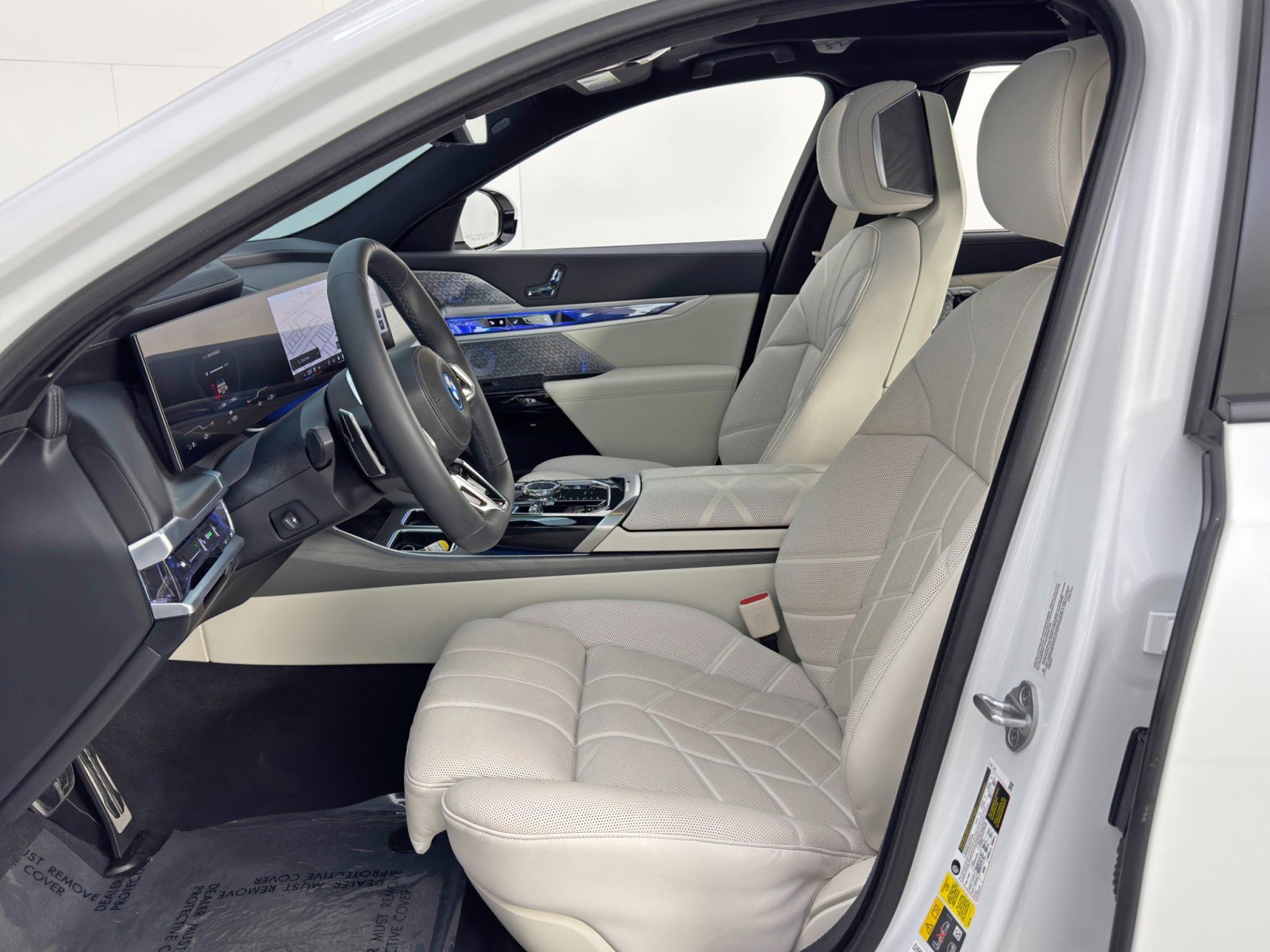 Used 2023 BMW i7 xDrive60 w/ Executive Package 2 image 17