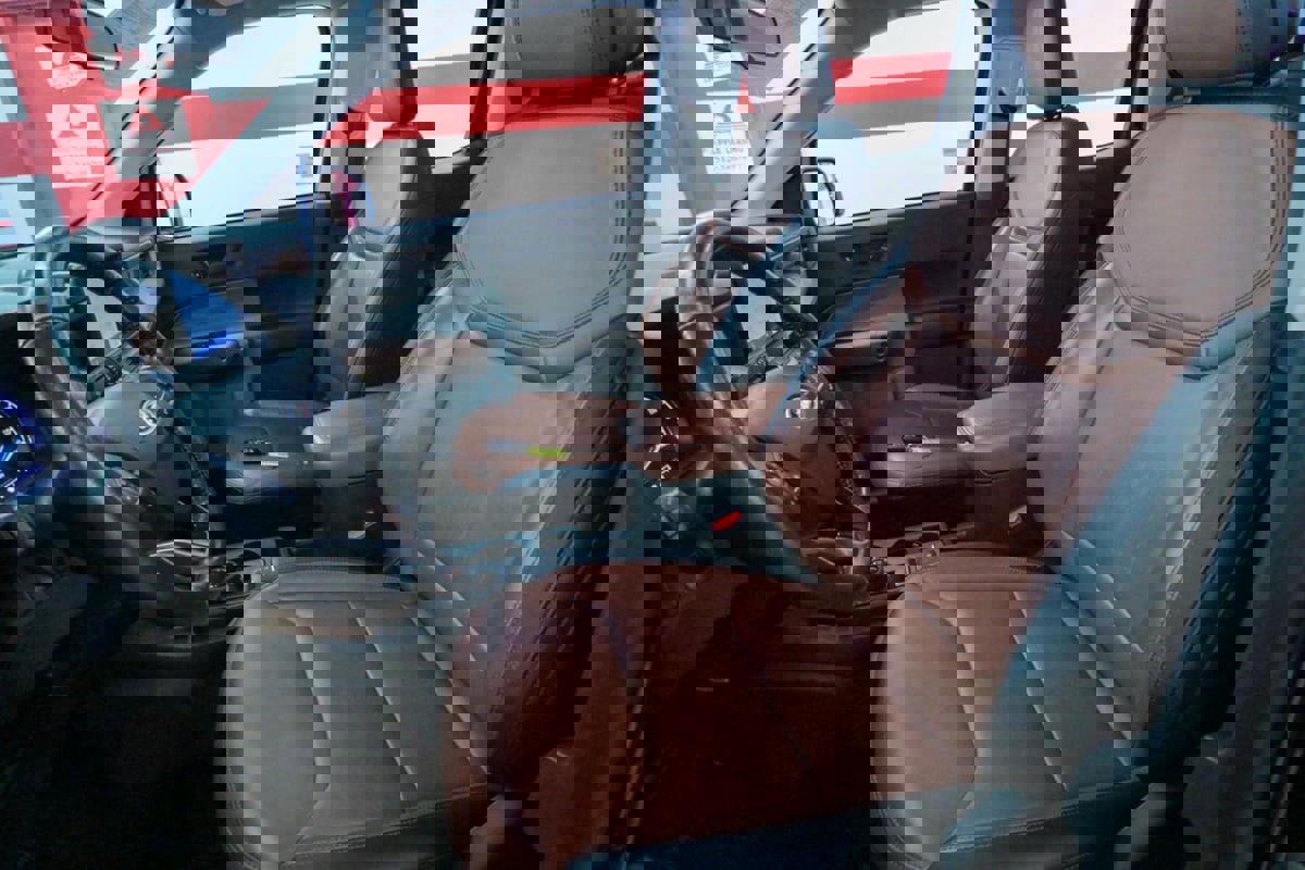 Used 2022 Ford Maverick Lariat w/ Lariat Luxury Package image 12