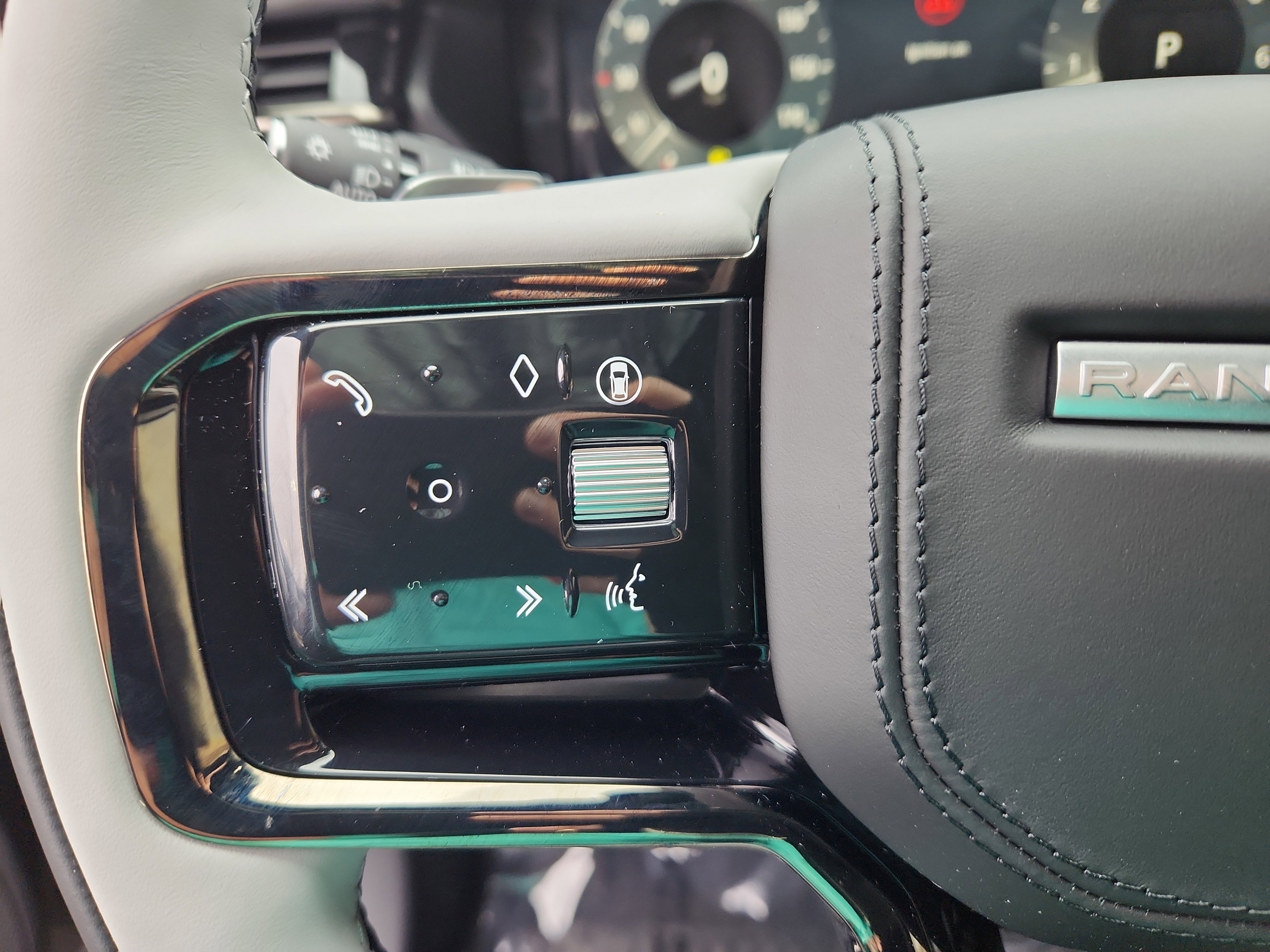 Used 2026 Land Rover Range Rover Velar Dynamic SE image 19