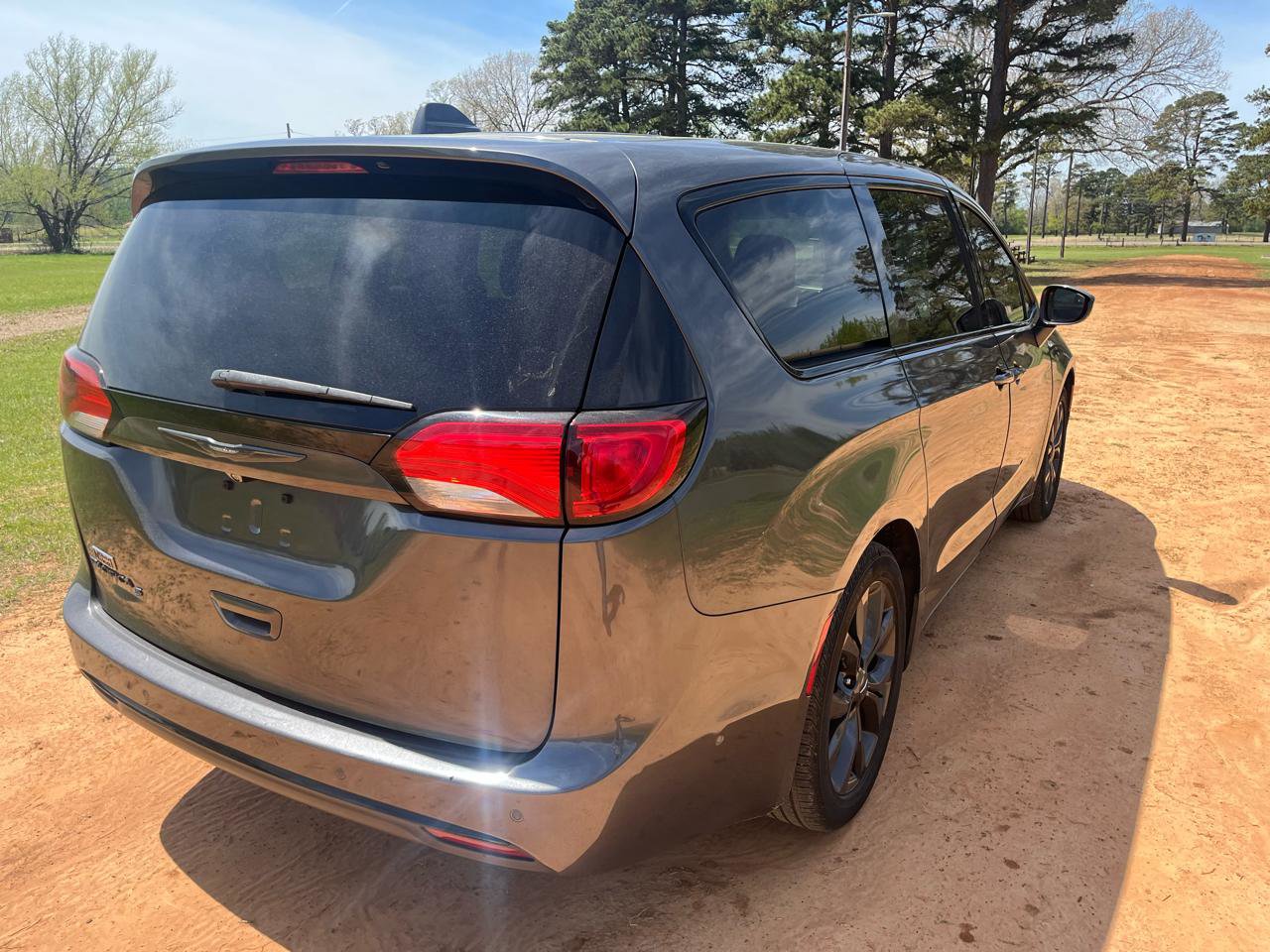 Used 2019 Chrysler Pacifica Touring Plus w/ Advanced Safetytec Group FWD image 8