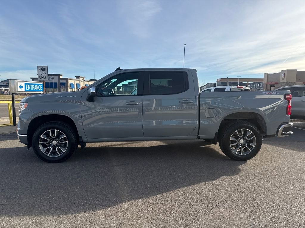 Used 2024 Chevrolet Silverado 1500 LT image 3