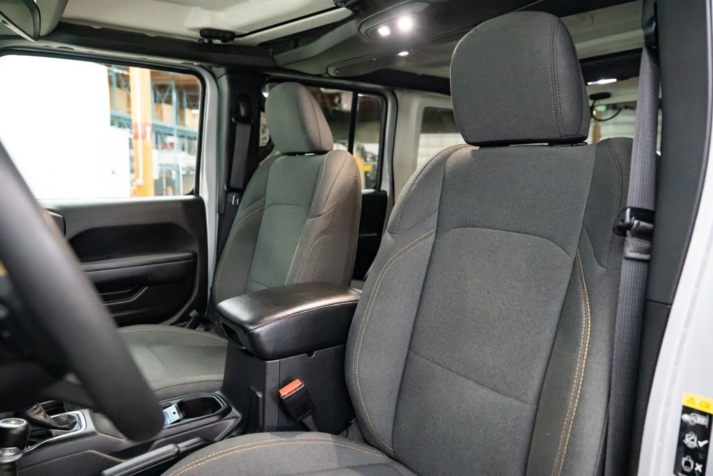 Used 2024 Jeep Wrangler Unlimited image 23