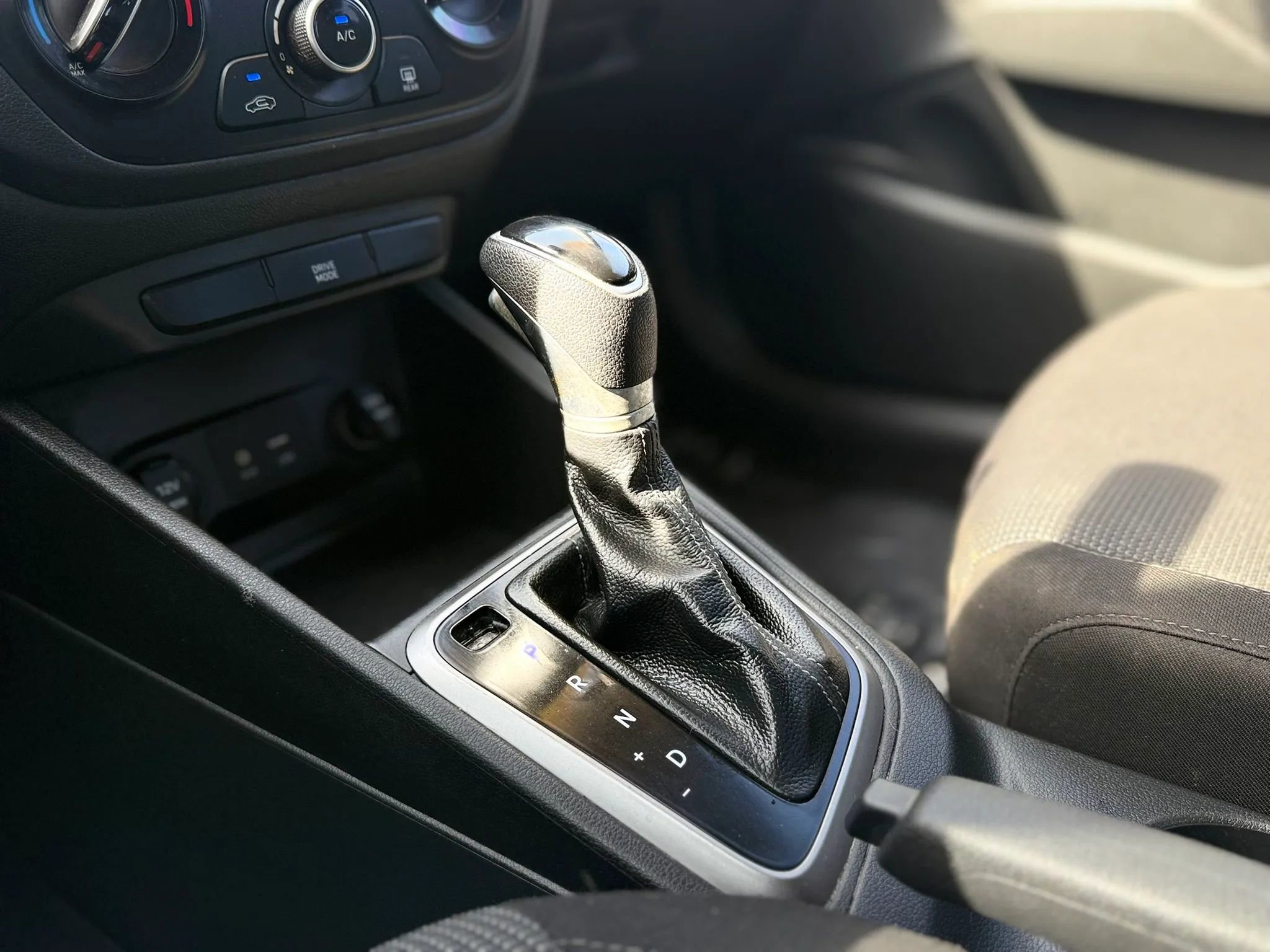 Used 2020 Hyundai Accent SE FWD image 32