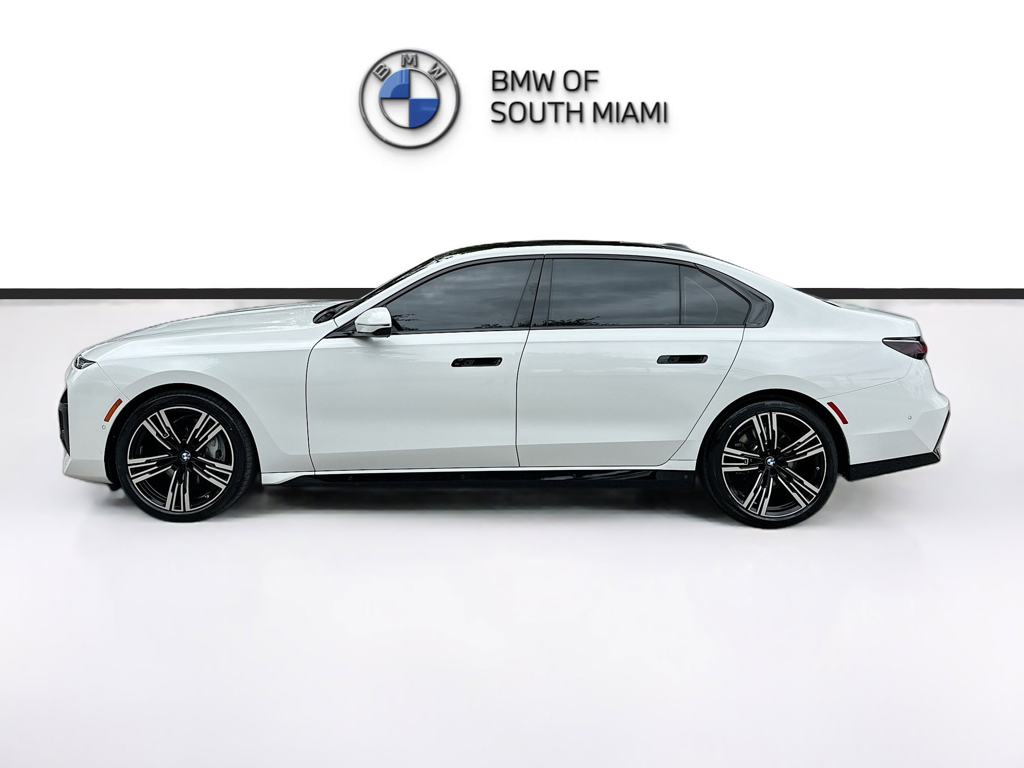 Used 2023 BMW 740i w/ Executive Package image 4