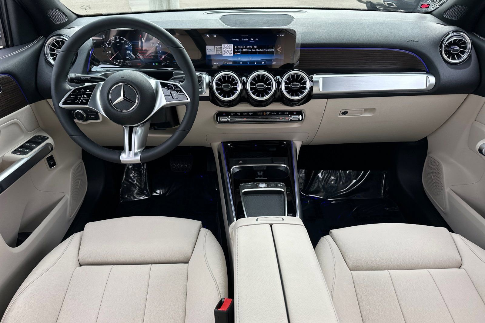 New 2026 Mercedes-Benz GLB 250 image 2