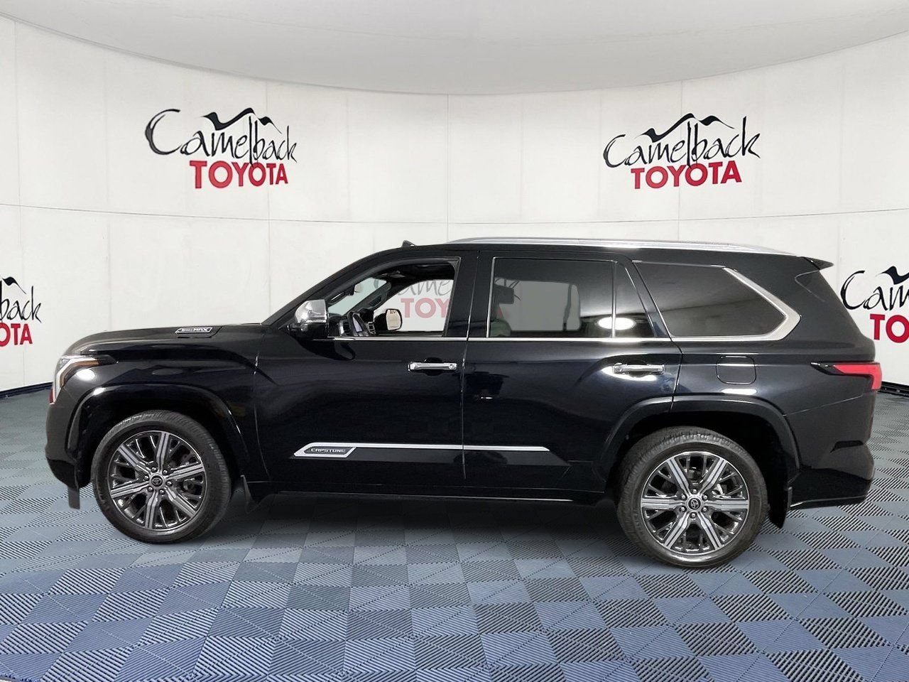 Used 2023 Toyota Sequoia Capstone AWD/4WD image 5