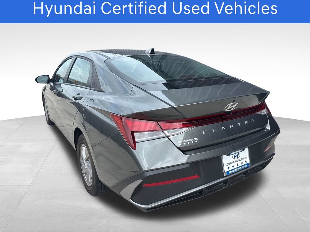 Used 2025 Hyundai Elantra SE image 7