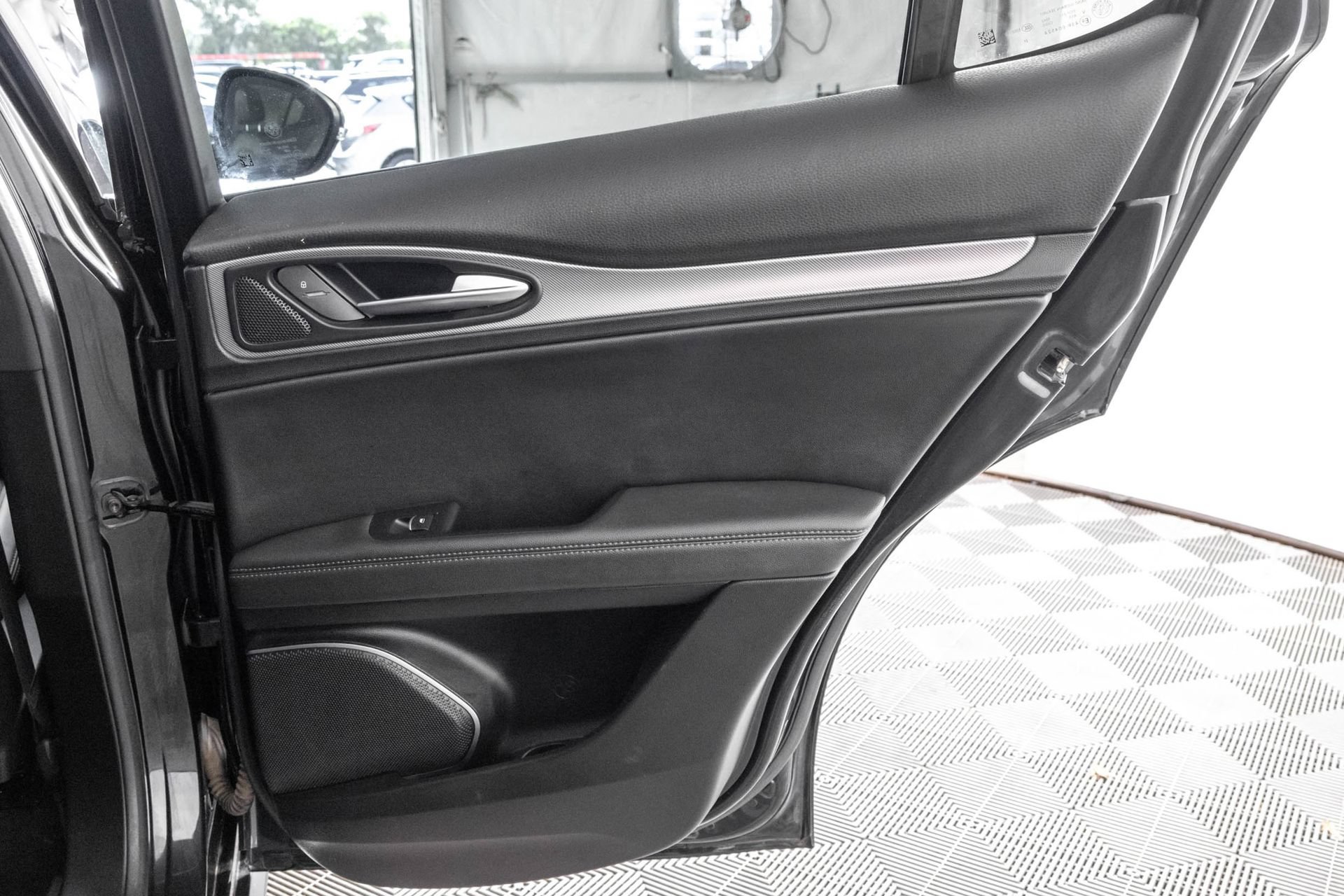 Used 2023 Alfa Romeo Stelvio Veloce AWD/4WD image 42