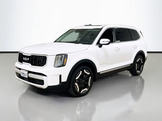 Certified 2025 Kia Telluride EX w/ EX Captain's Chair Package FWD image 3