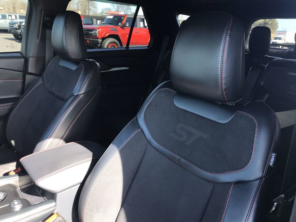 Used 2025 Ford Explorer ST w/ Sun And Sound Package AWD/4WD image 11