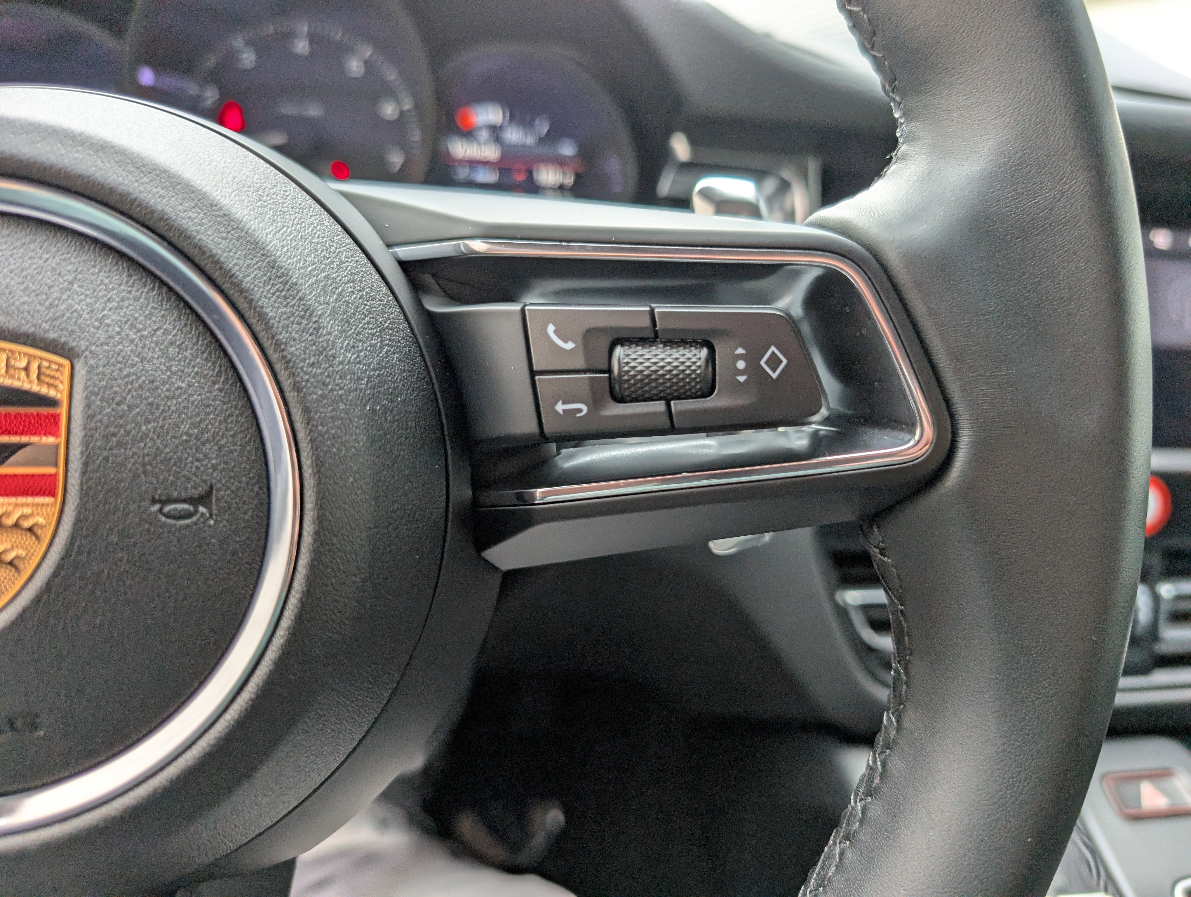 Certified 2025 Porsche Macan image 25