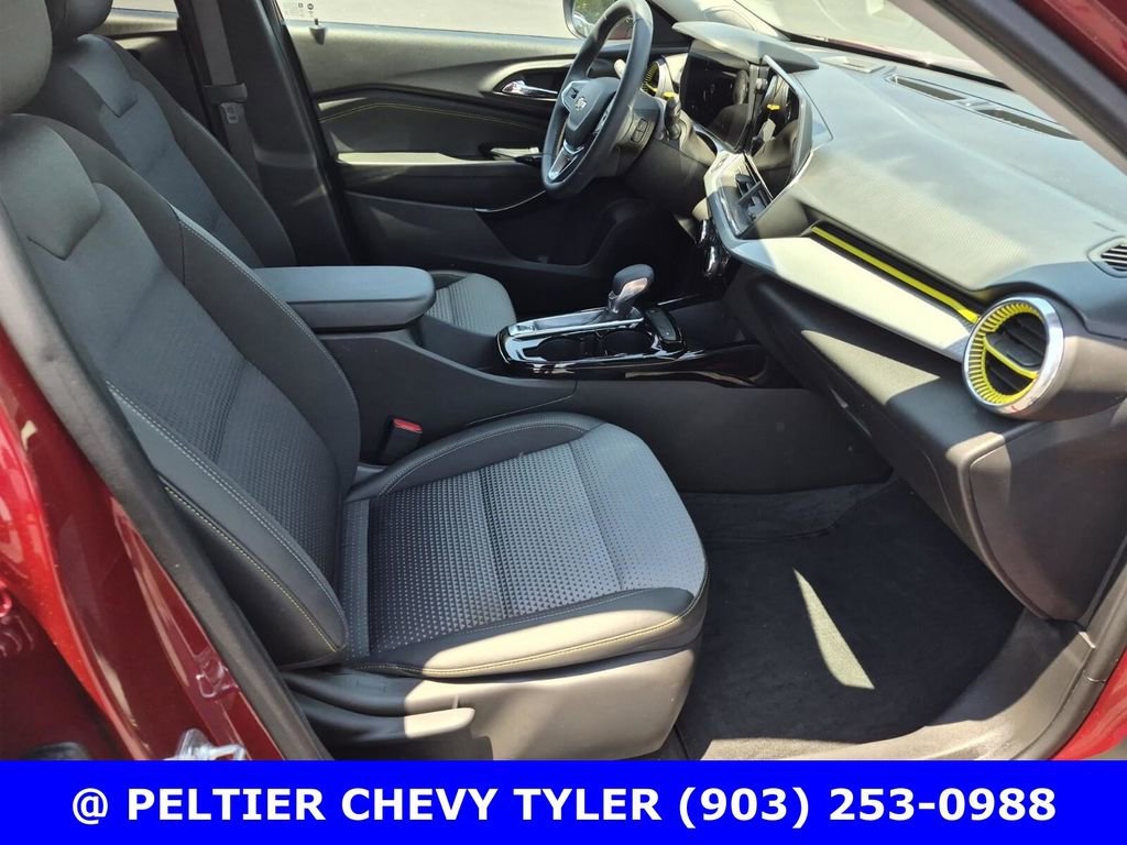 Used 2025 Chevrolet Trax LT w/ Driver Confidence Package FWD image 10