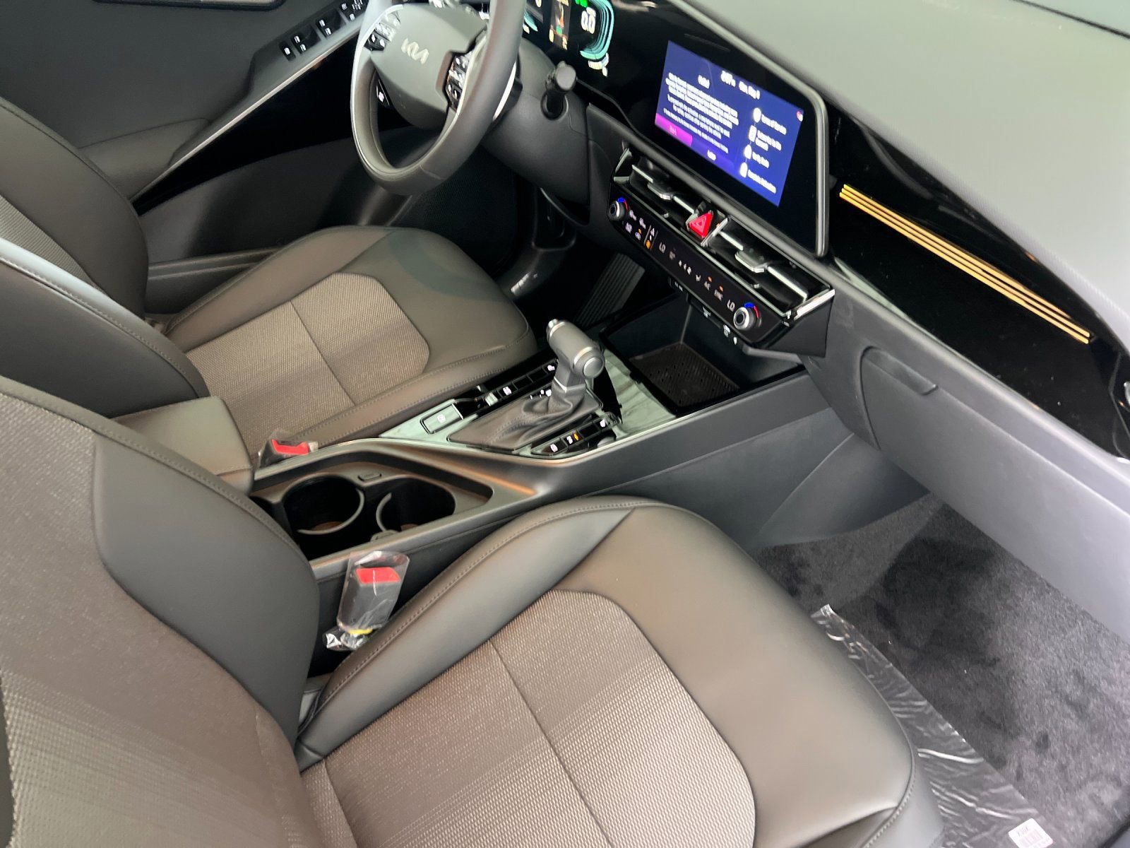 New 2026 Kia Niro EX FWD image 16