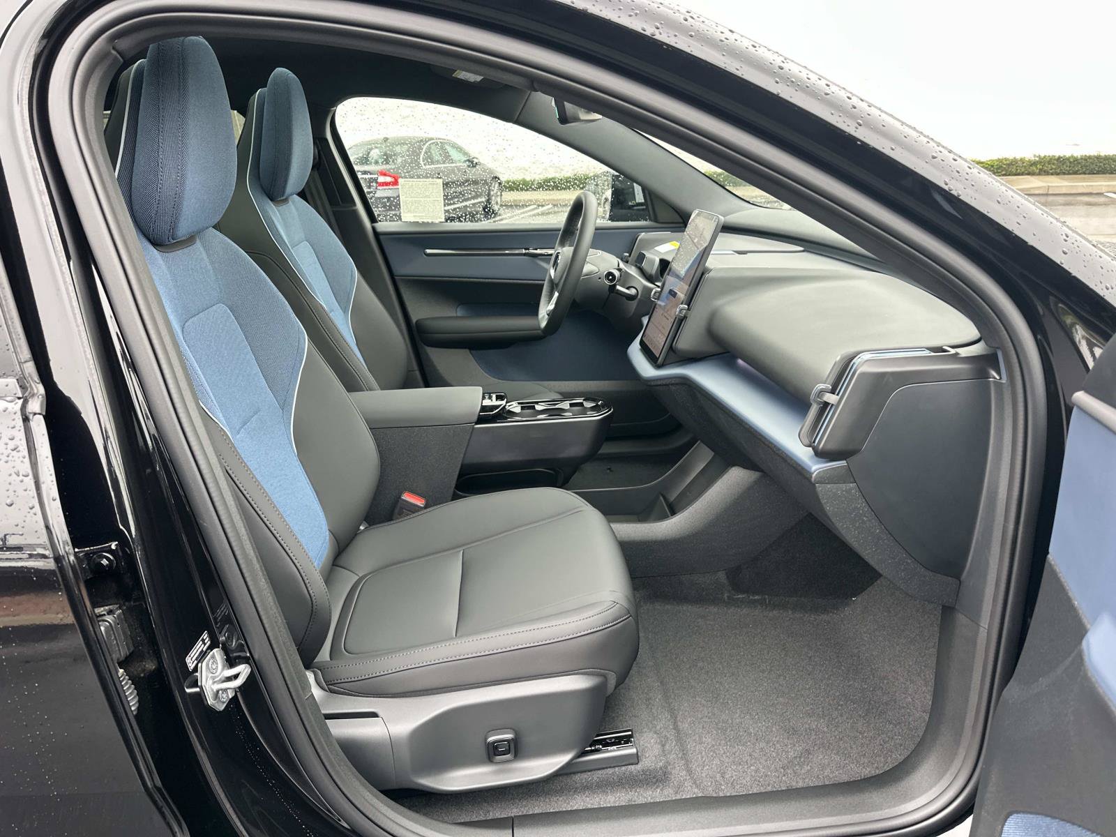 New 2026 Volvo EX30 Cross Country Ultra w/ Protection Package Premier AWD/4WD image 20