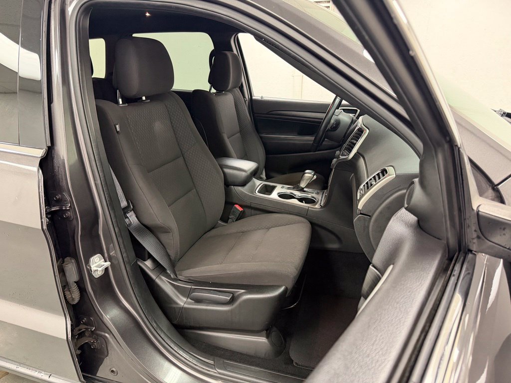 Used 2021 Jeep Grand Cherokee Laredo AWD/4WD image 11