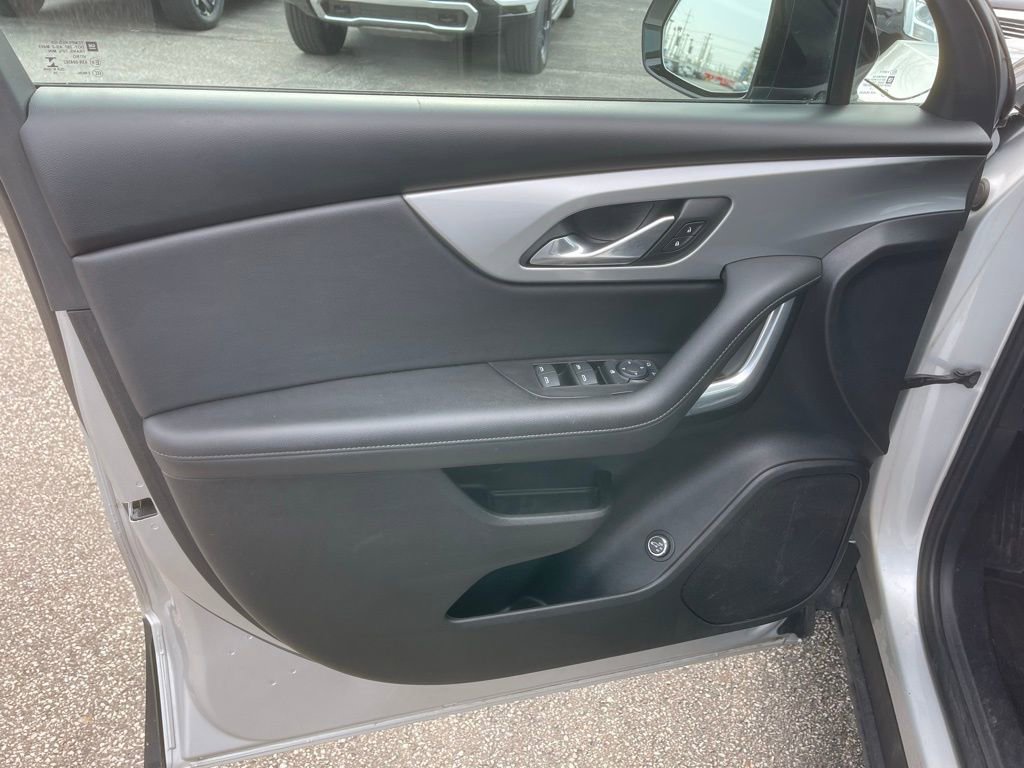 Used 2020 Chevrolet Blazer LT w/ Redline Edition FWD image 9