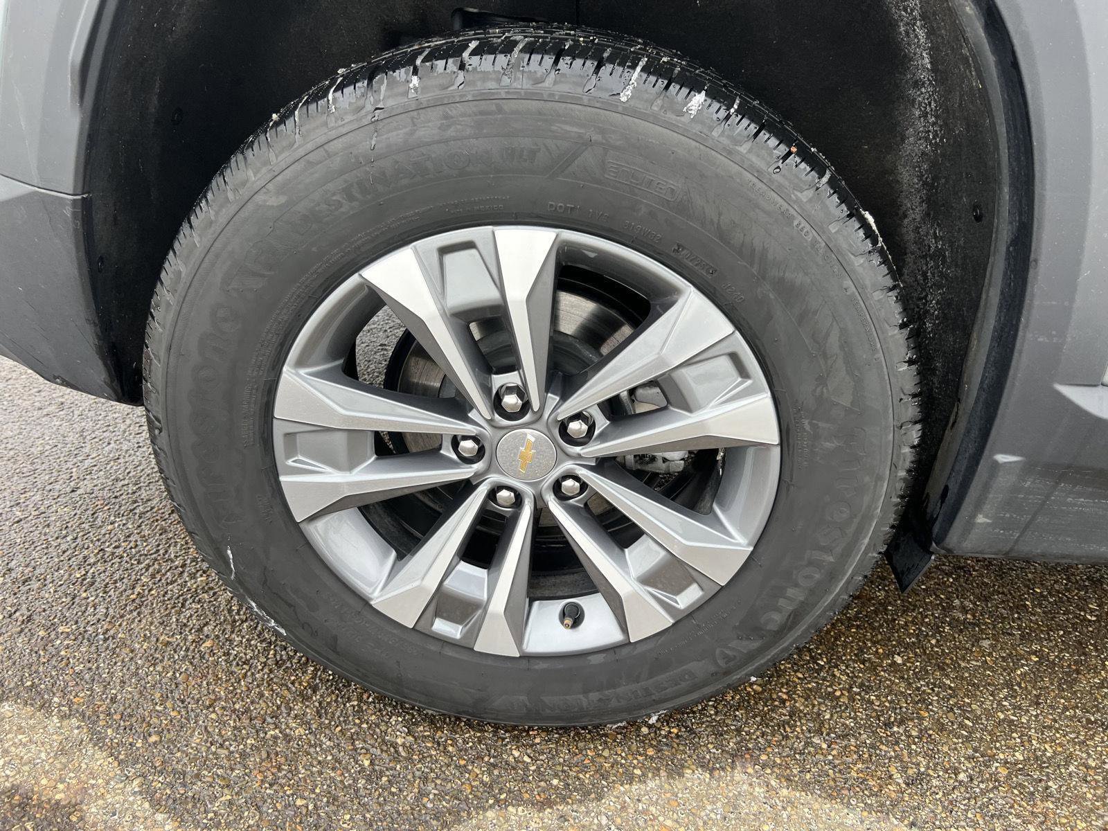 Used 2025 Chevrolet Equinox LT image 40