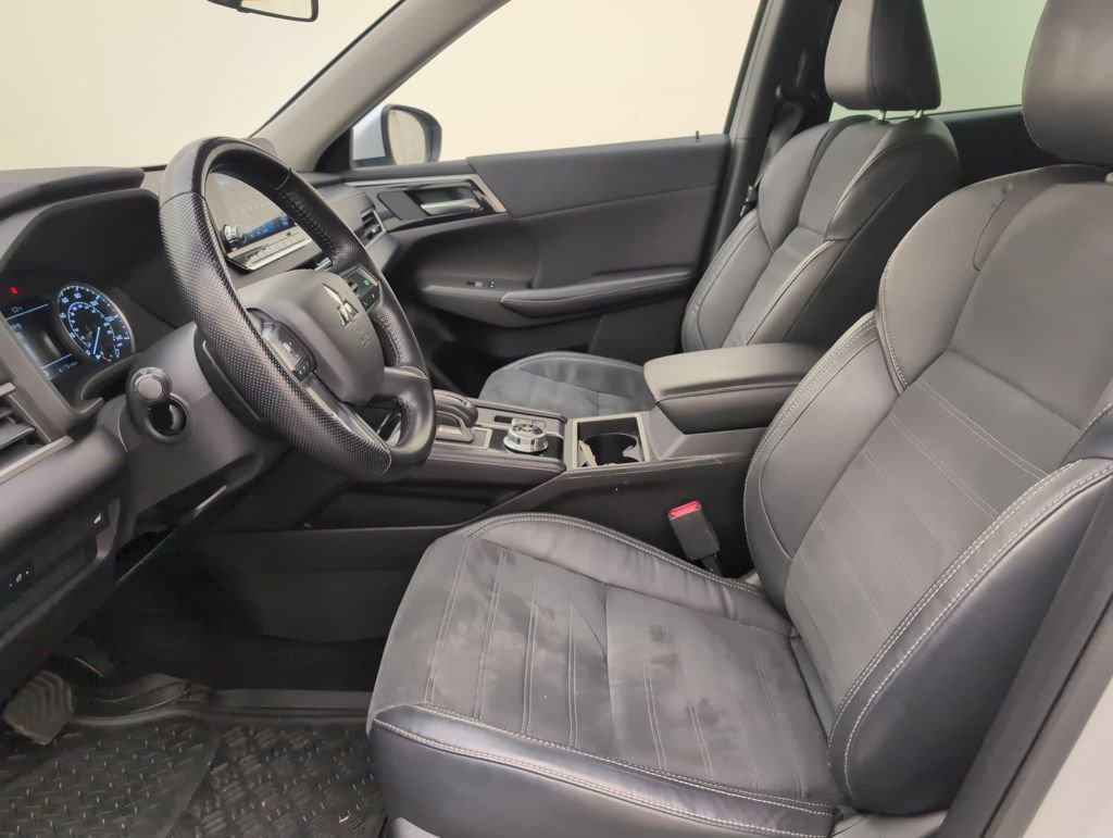 Used 2022 Mitsubishi Outlander SE image 4