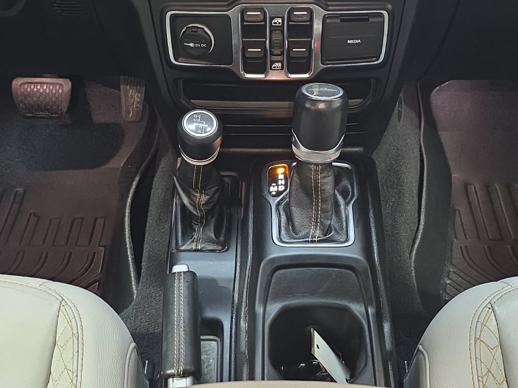 Used 2021 Jeep Gladiator Overland AWD/4WD image 24