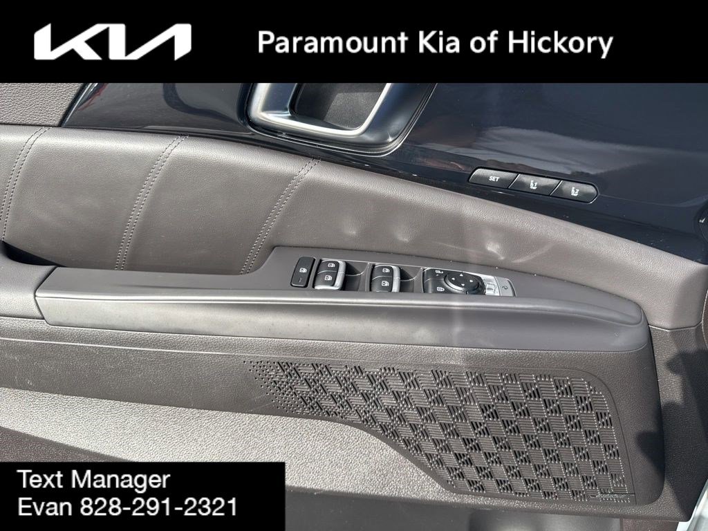 Used 2025 Kia Carnival SX Prestige image 34