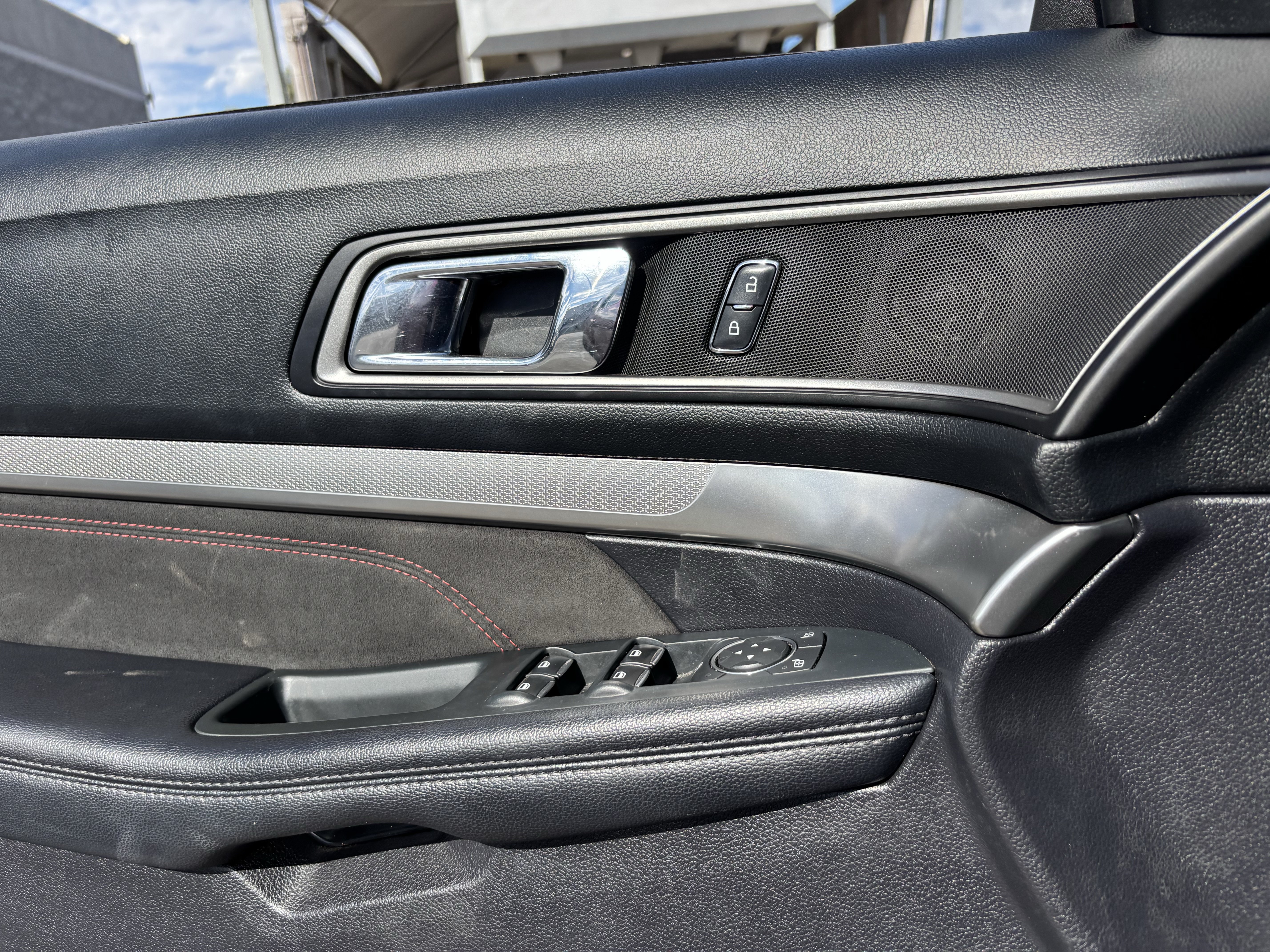 Used 2019 Ford Explorer XLT w/ Equipment Group 202A FWD image 33