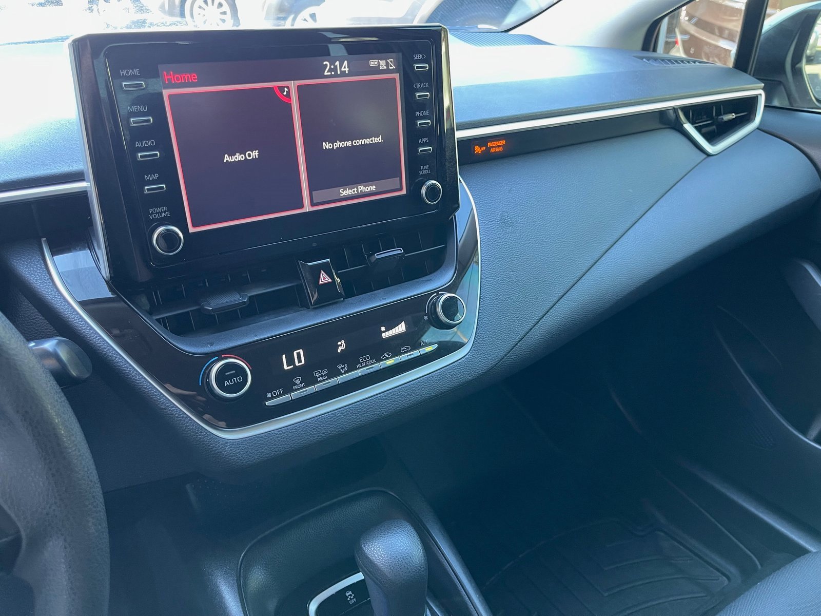 Used 2020 Toyota Corolla LE w/ Carpet Mat Package (TMS) image 25