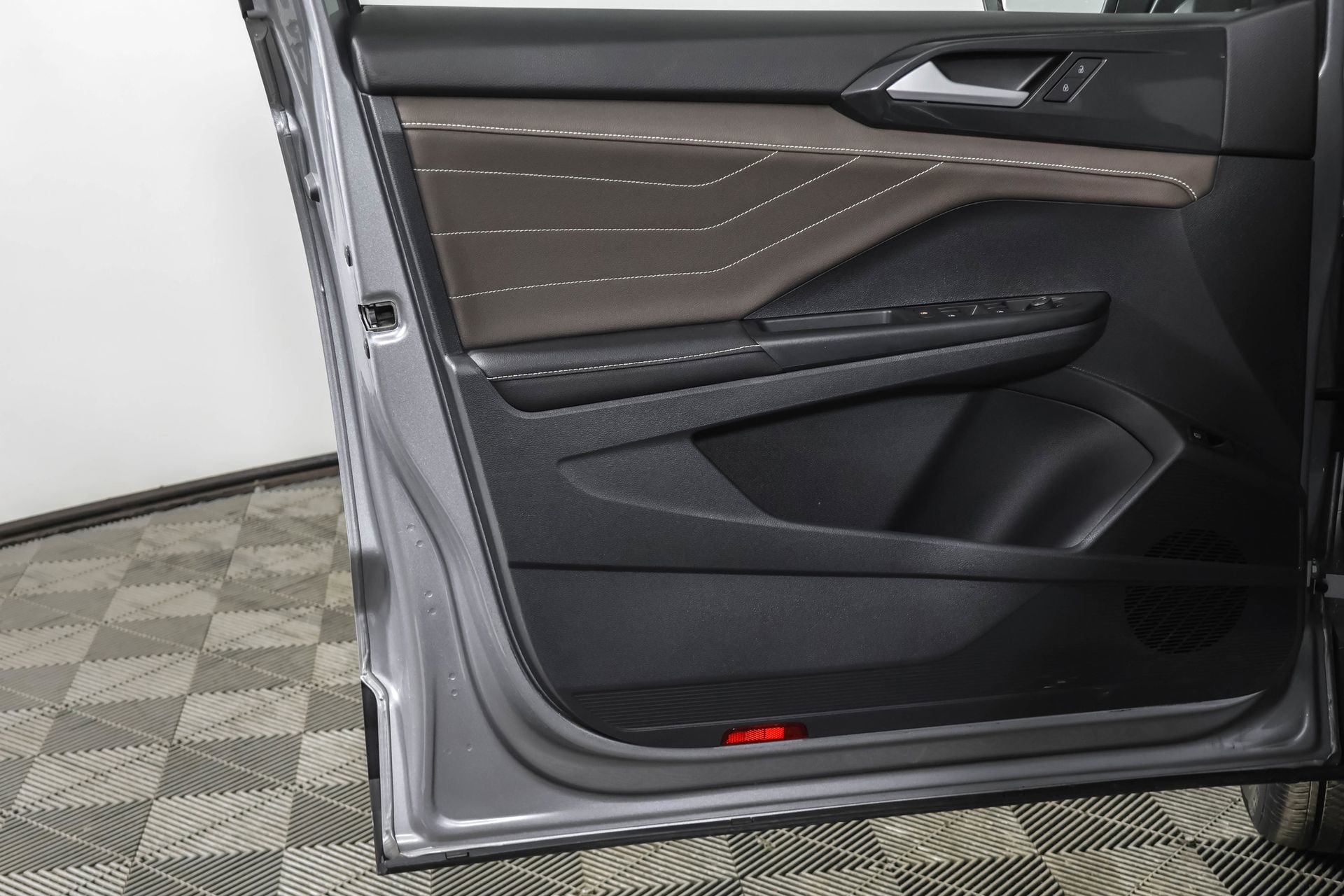 Certified 2024 Volkswagen Taos SEL image 35