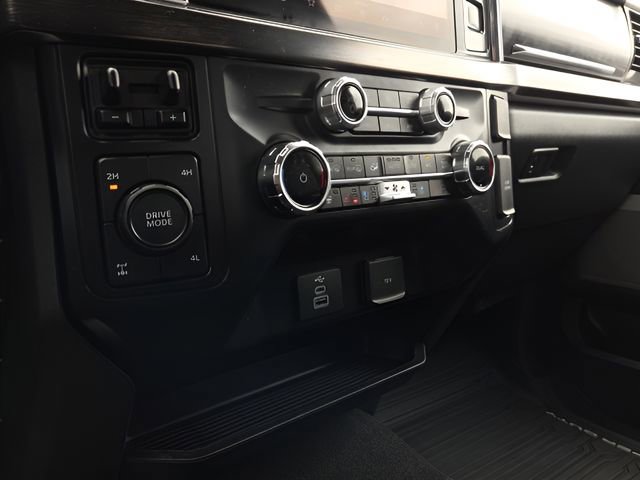 Used 2024 Ford F350 Lariat w/ FX4 Off-Road Package image 31