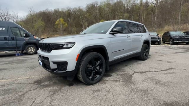 Used 2023 Jeep Grand Cherokee L Laredo AWD/4WD image 4