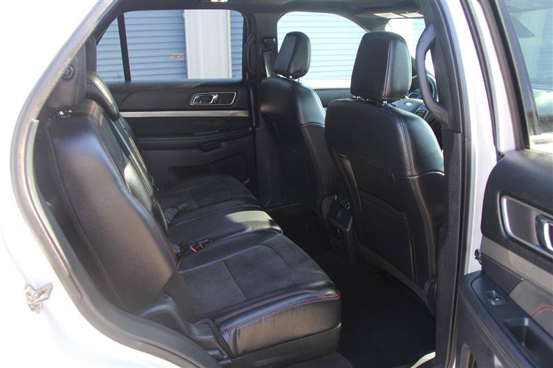 Used 2019 Ford Explorer XLT w/ Equipment Group 202A AWD/4WD image 18