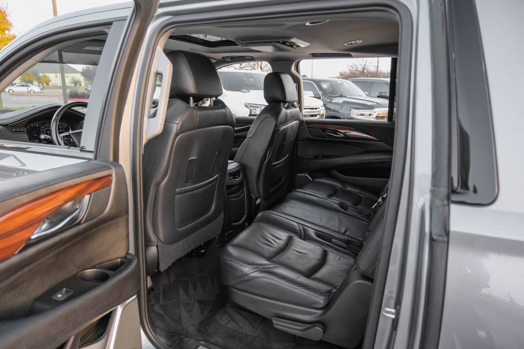 Used 2020 Cadillac Escalade ESV Luxury w/ Escalade Sport Edition image 42