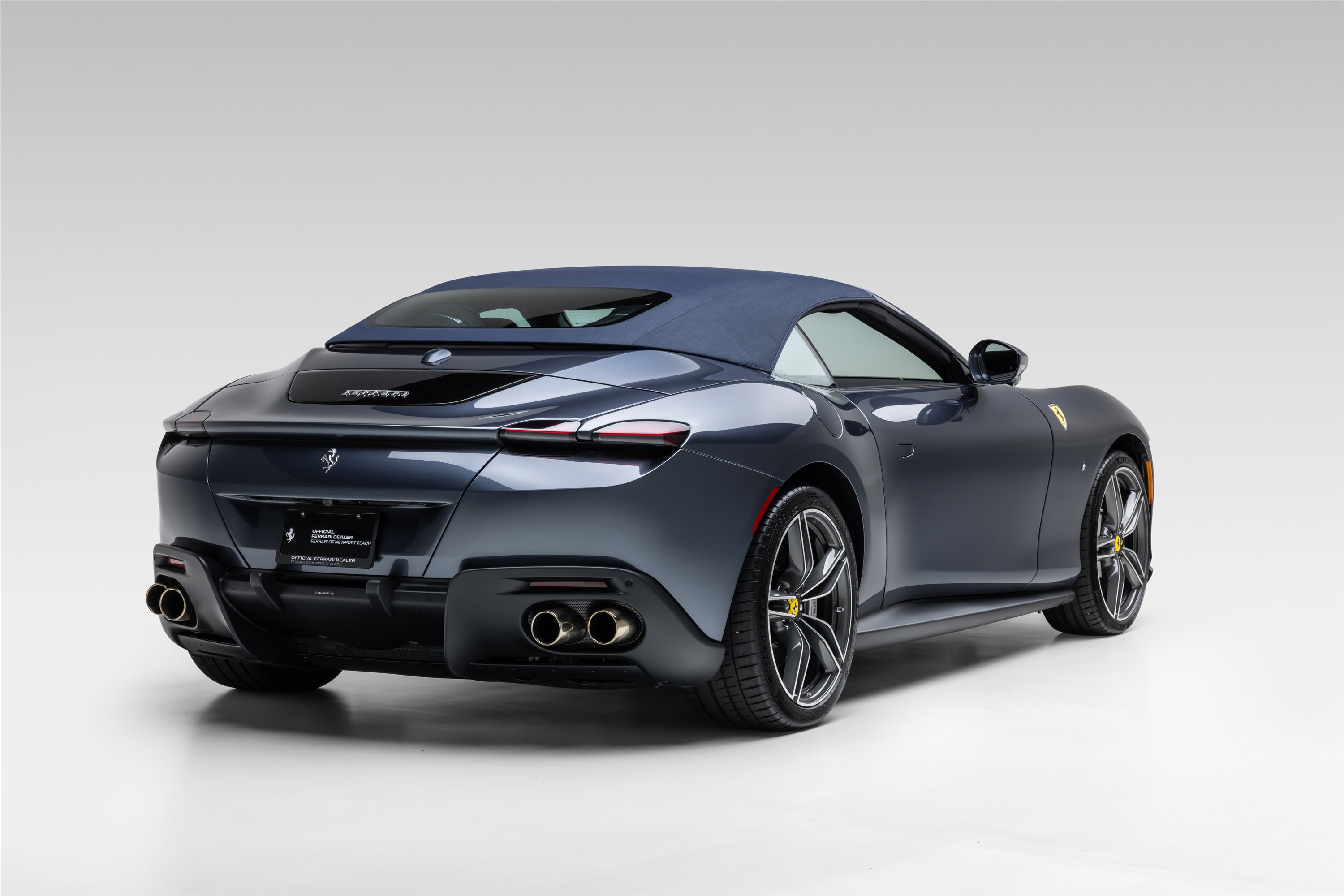 Used 2025 Ferrari Roma Spider RWD image 7