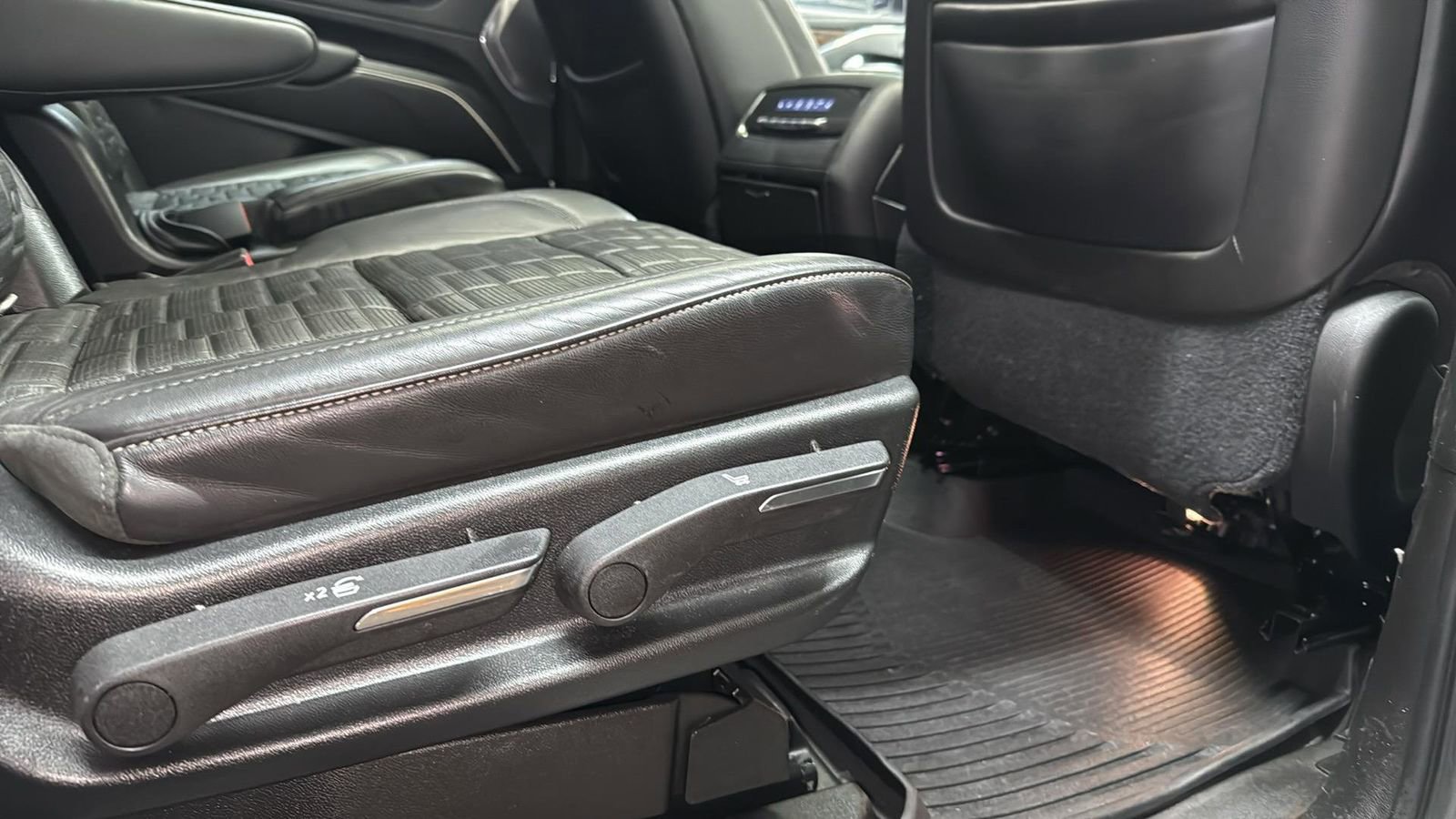 Used 2021 Cadillac Escalade Sport Platinum image 27