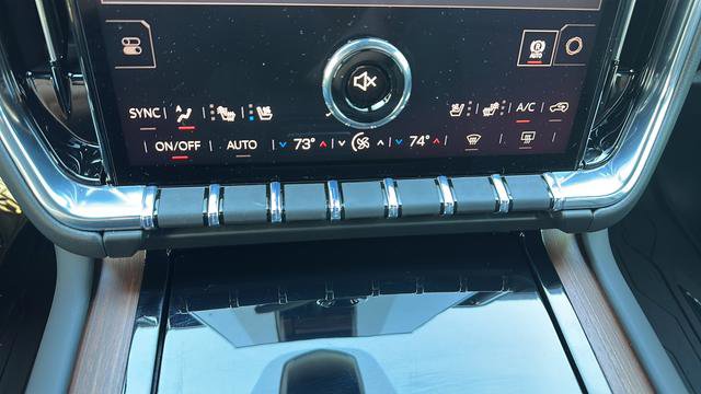 New 2026 GMC Yukon XL Denali w/ Sun & Power Step Package AWD/4WD image 16
