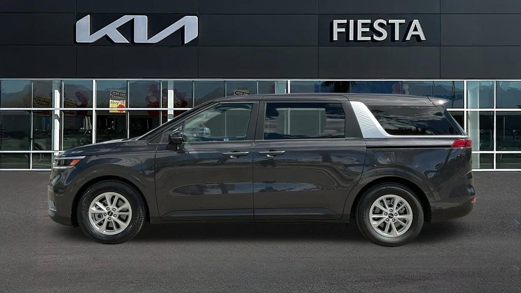 Used 2024 Kia Carnival LX FWD image 4