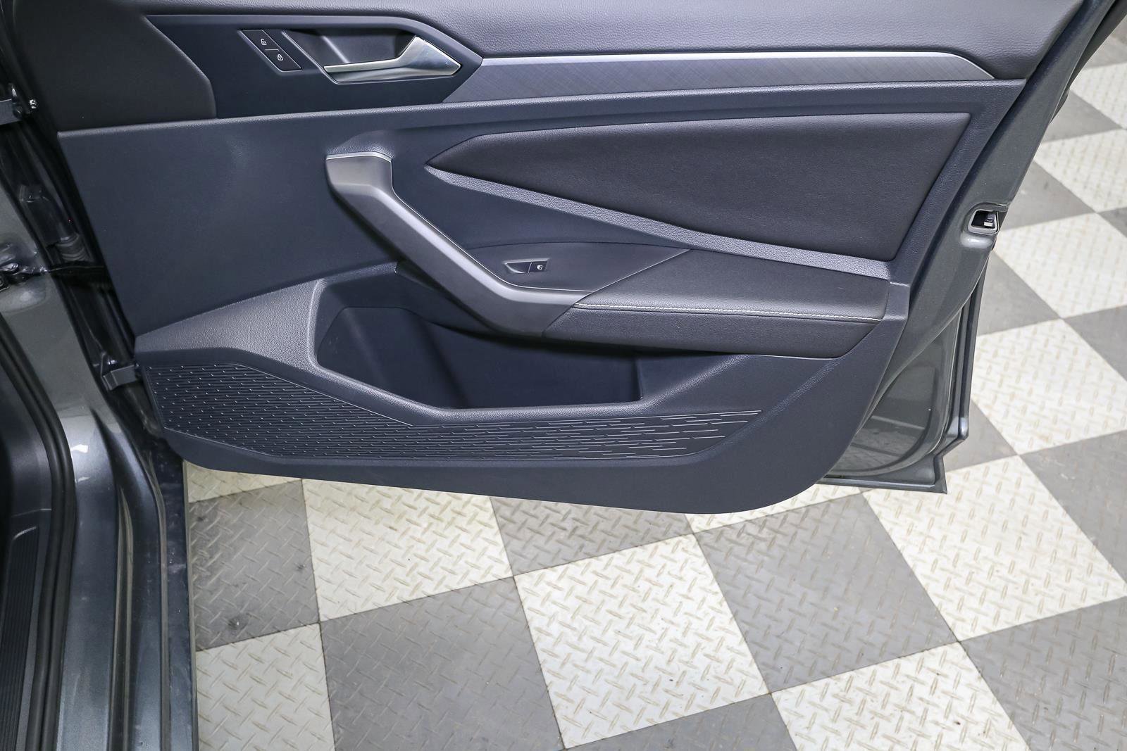 Certified 2024 Volkswagen Jetta SE image 22