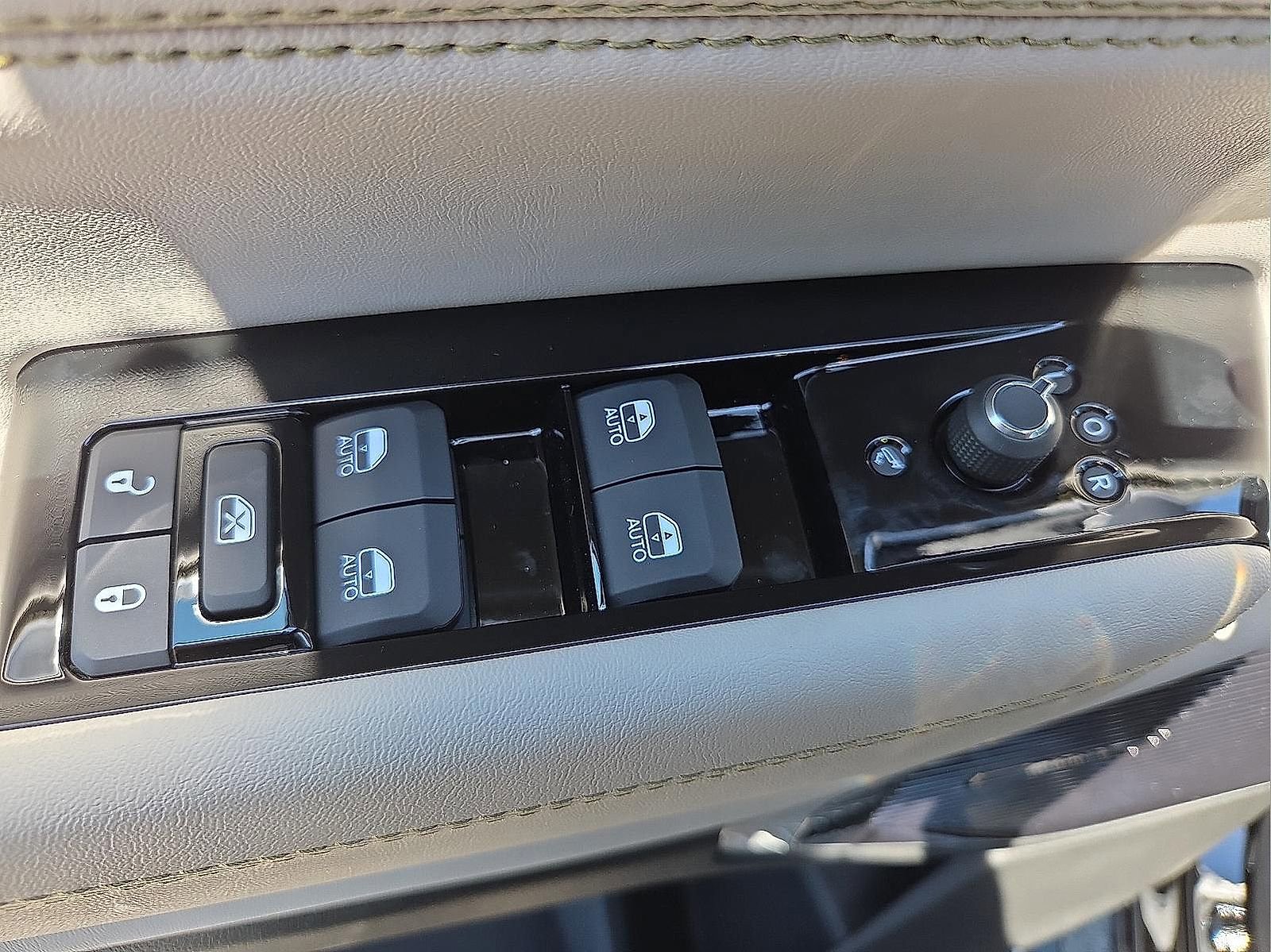 New 2026 Jeep Grand Wagoneer L Limited AWD/4WD image 15