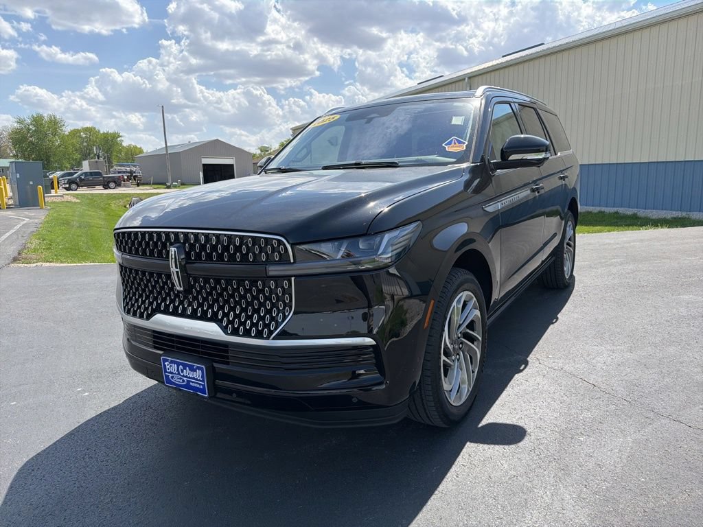 Used 2025 Lincoln Navigator Reserve AWD/4WD image 8