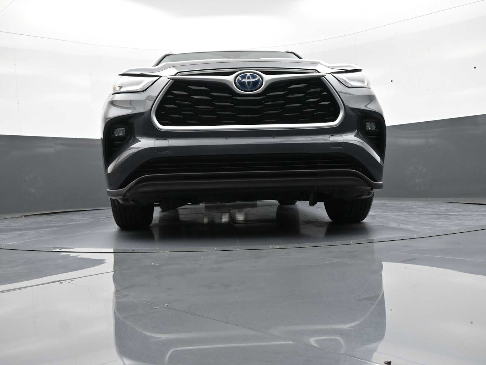 Used 2022 Toyota Highlander XLE AWD/4WD image 28