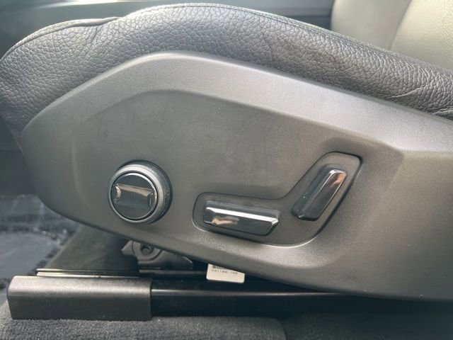 Certified 2023 Volvo XC60 B5 Plus w/ Climate Package image 29