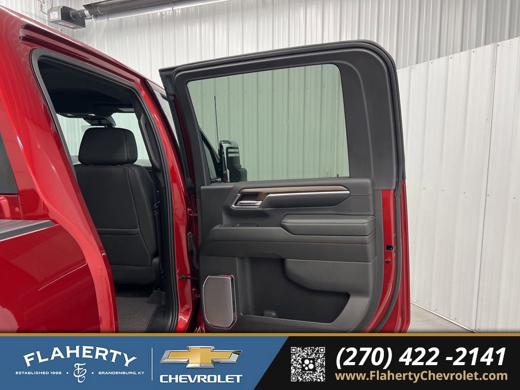 Used 2025 Chevrolet Silverado 3500 High Country w/ Technology Package image 12