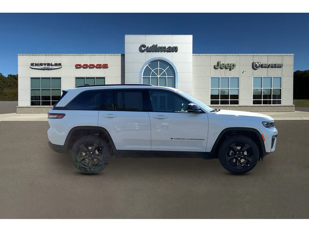 New 2026 Jeep Grand Cherokee Limited RWD image 2