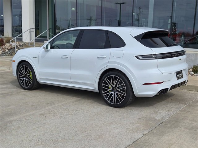 New 2025 Porsche Cayenne Turbo image 3