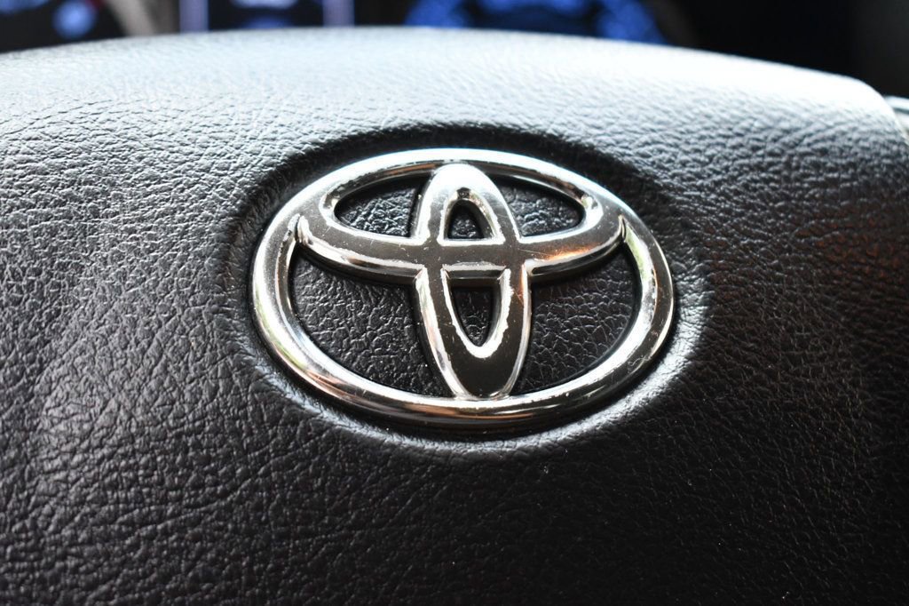 Used 2021 Toyota Tacoma SR5 w/ Trail Edition image 22