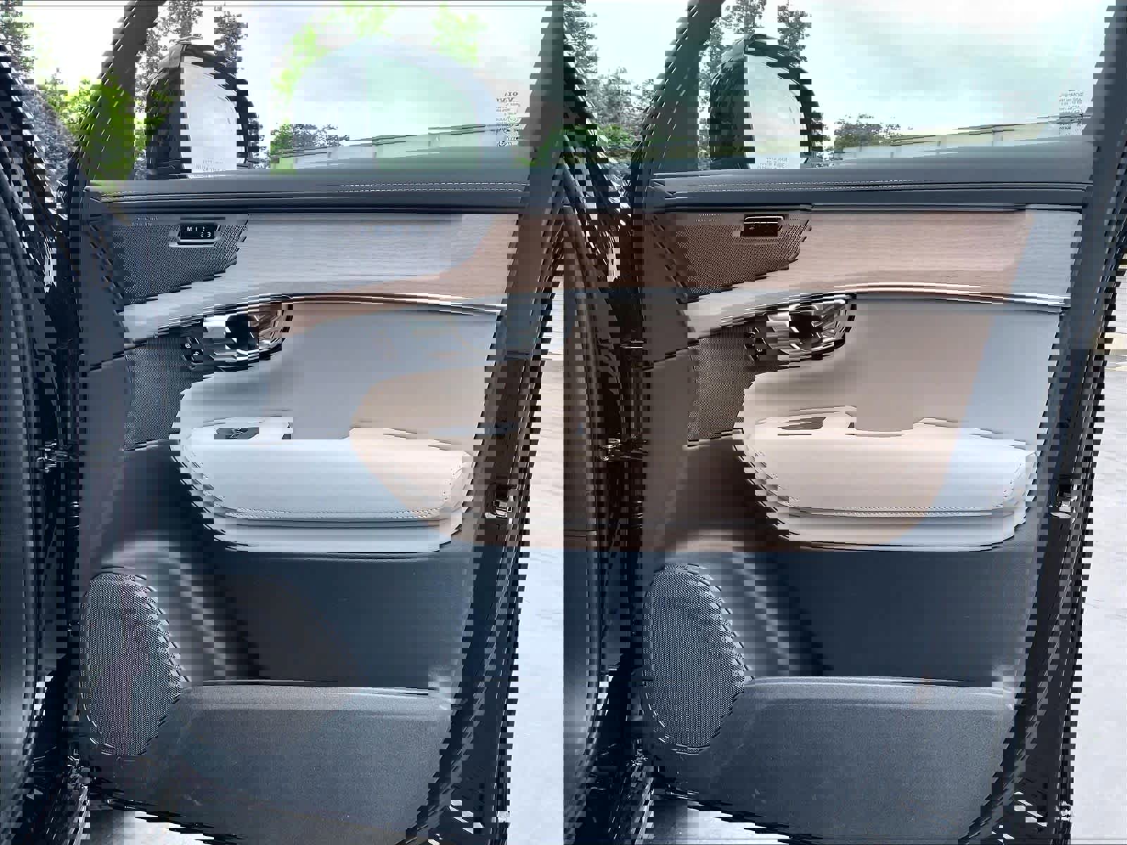 New 2026 Volvo XC90 T8 Ultra w/ Protection Package image 31